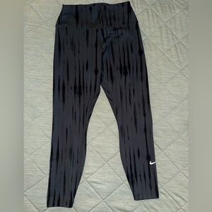25” Nike Dri-Fit Patterned Leggings